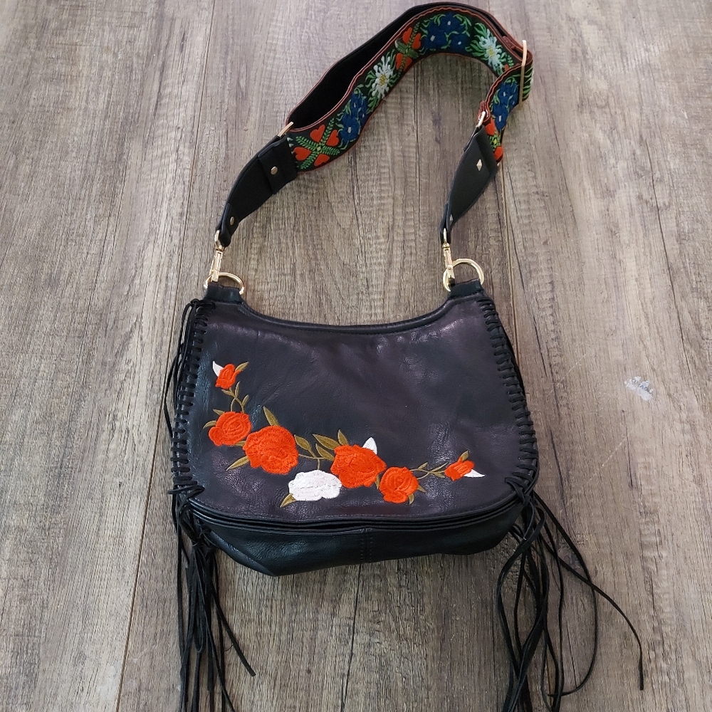 Unique design crossbody 👜